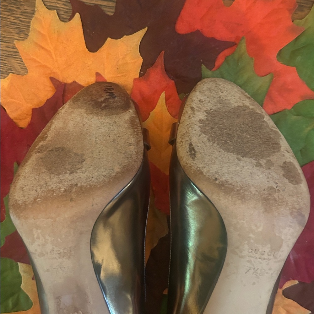 Gucci Metallic Mirror Gold Horse Bit Peep Toe Heels size 7.5 - Picture 17 of 17
